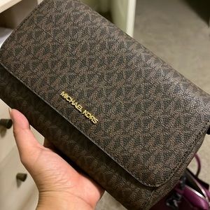 Michael Kors jet set convertible pouchette